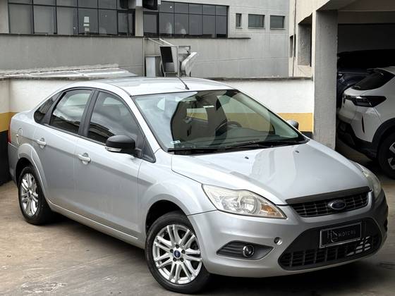 FORD FOCUS 2.0 GLX 16V FLEX 4P AUTOMÁTICO FORD FOCUS 2.0 GLX 16V FLEX 4P AUTOMÁTICO